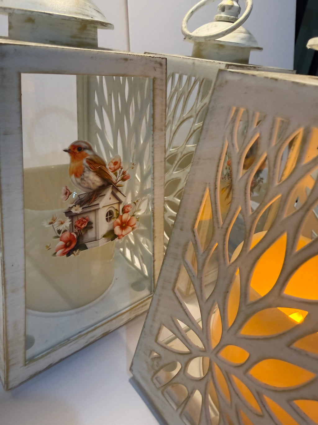 Robin Antique Lantern