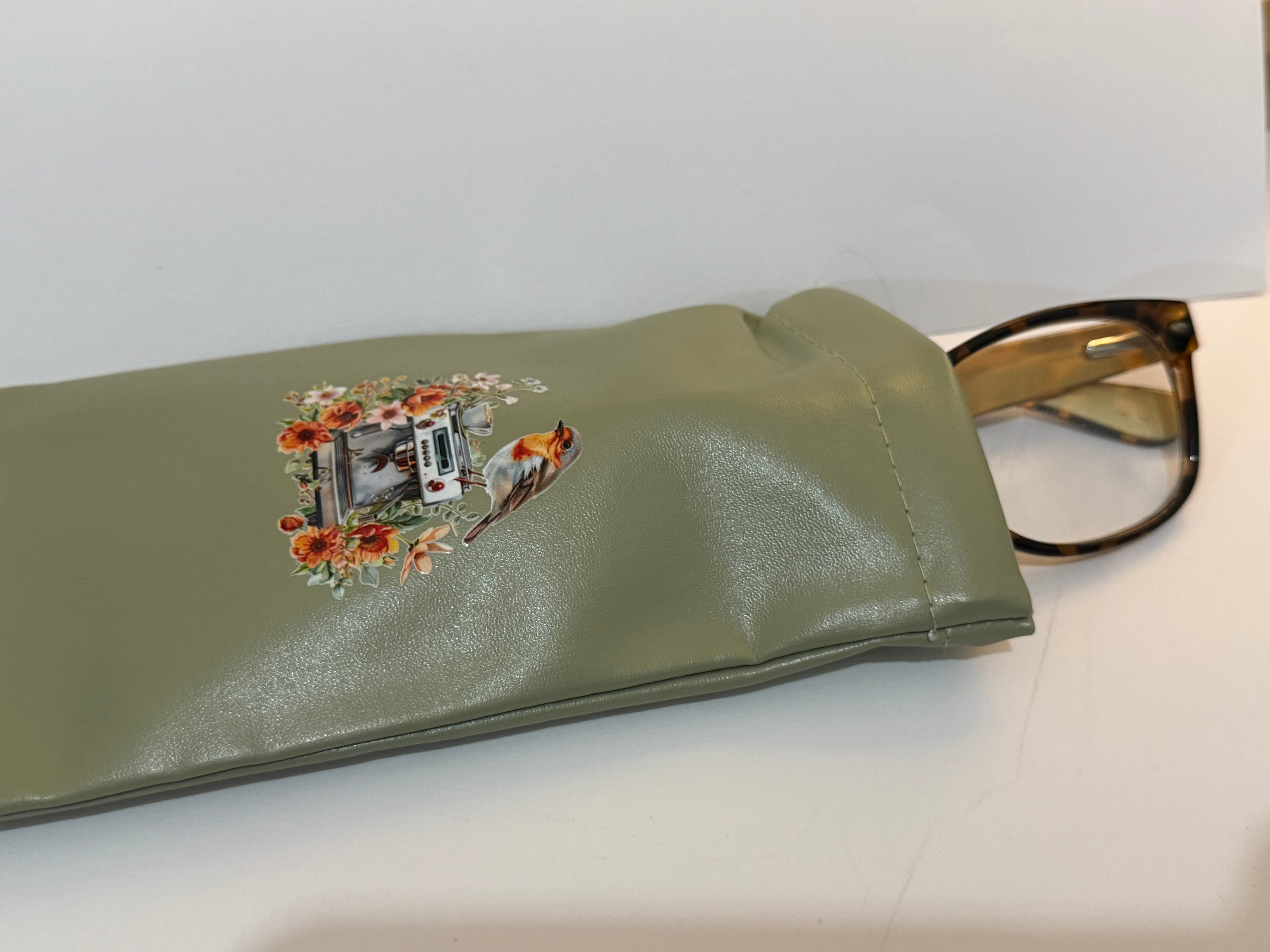 Robin Glasses Case
